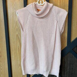 ONE A sleeves-less sweater